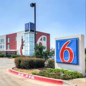 Motel 6 hotel building