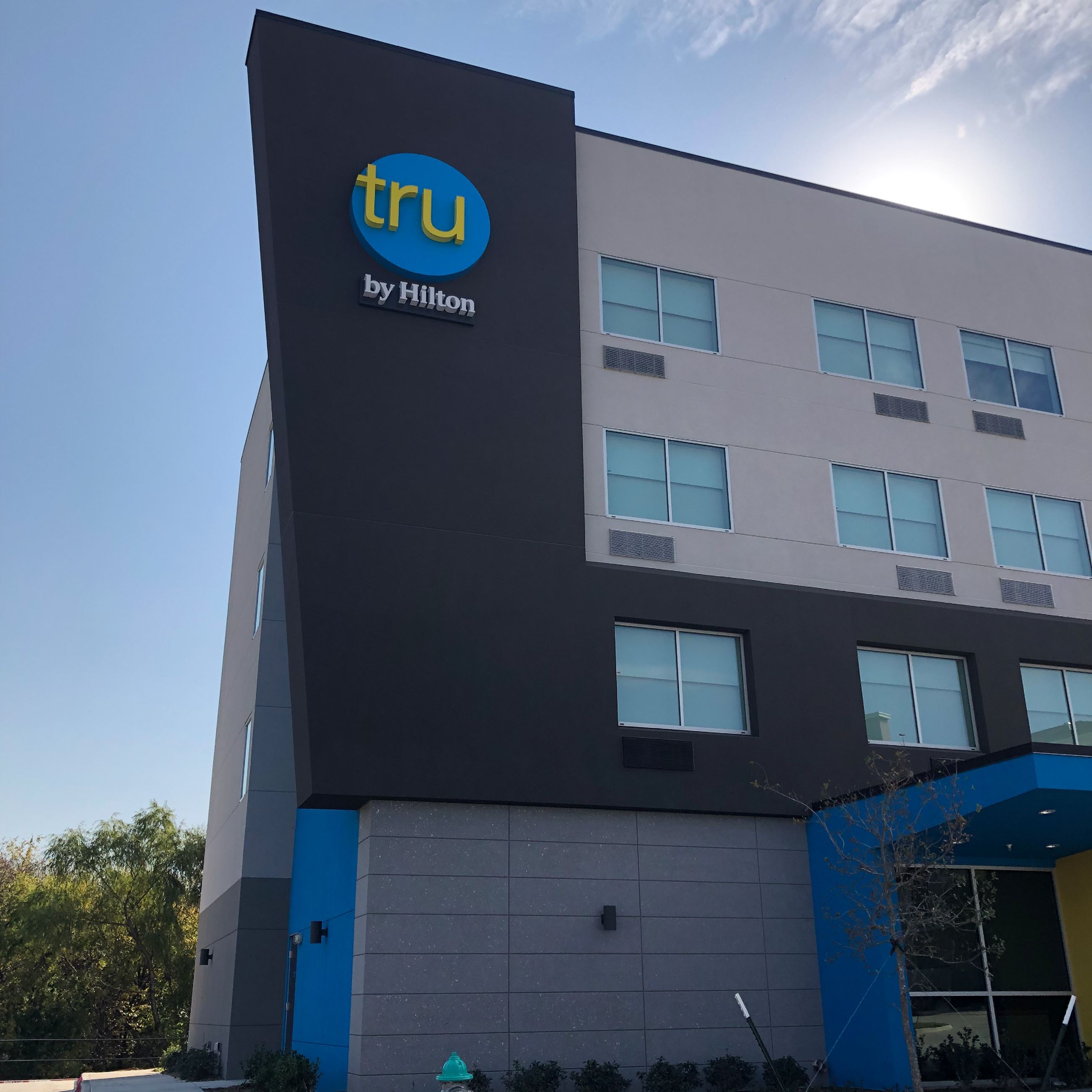 Tru by Hilton hotel building
